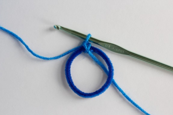 Single Crochet with Pipe Cleaners @makeandtakes.com