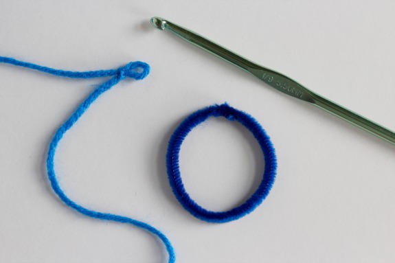 Slip knot for crocheting rings