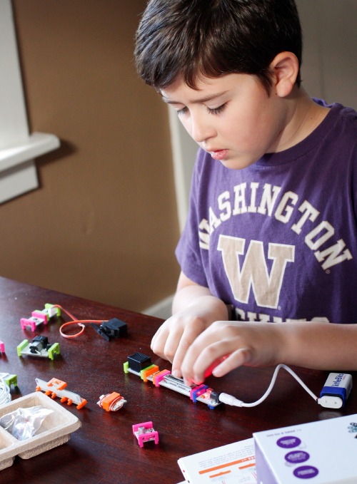 Tinkering with littleBits @makeandtakes.com