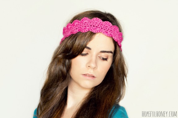 Wear a Crochet Scalloped Headband by hopefulhoney.com for @makeandtakes.com