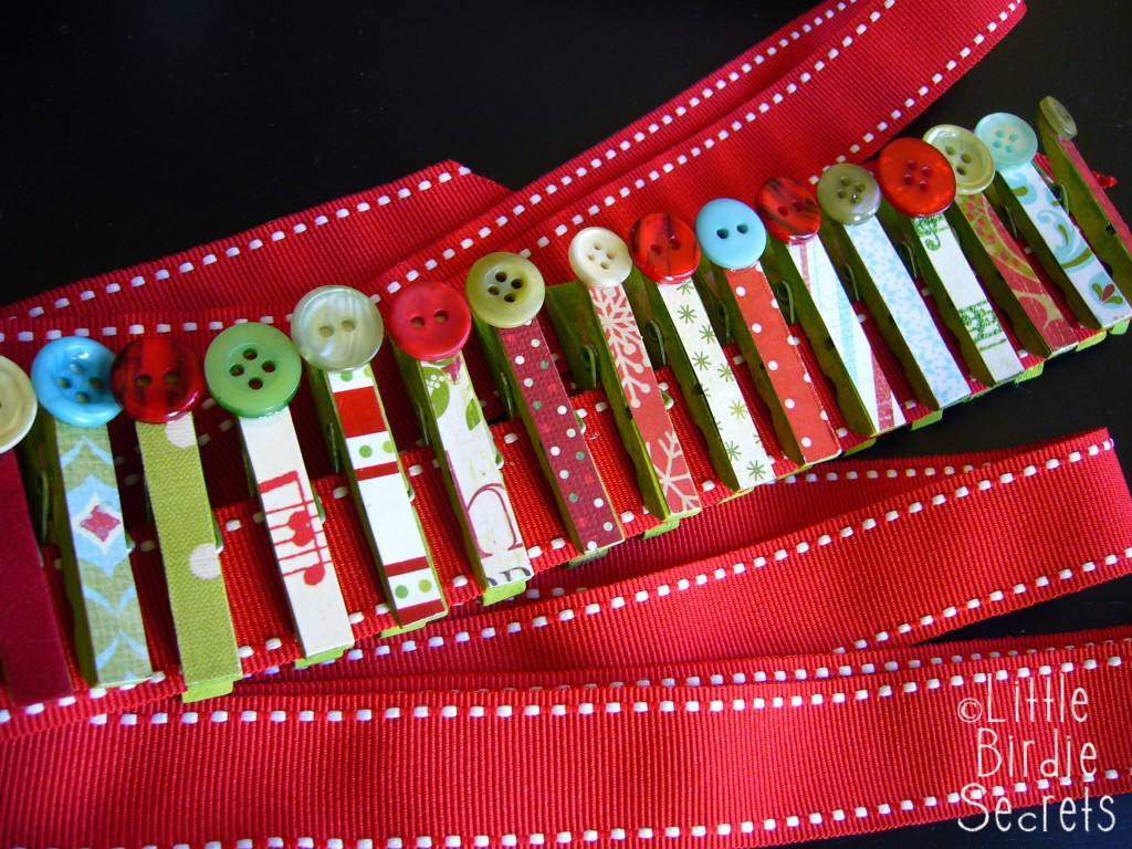 http://www.makeandtakes.com/wp-content/uploads/christmas-card-clothespin-hanger-idea-how-to-1024x768.jpg