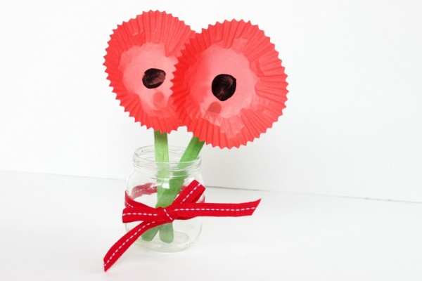 cupcake liner poppy craft for Veterans Day 