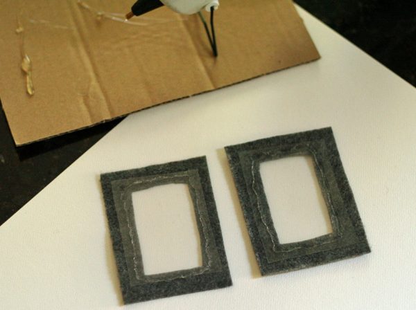 Plastic window and felt frame