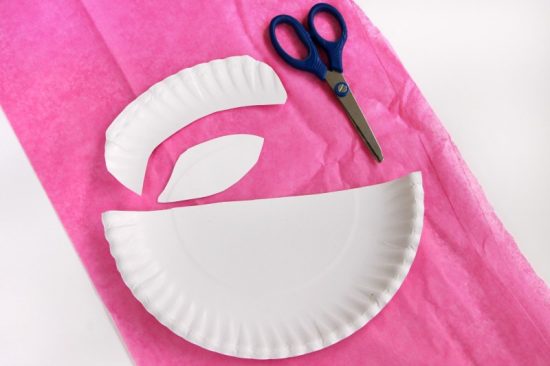 A simple Flamingo paper plate craft for preschoolers!