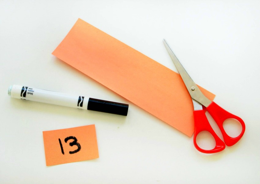 DIY Halloween countdown pocket chart from construction paper