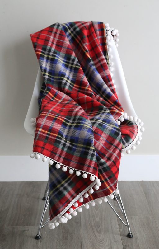 Easy & Beautiful DIY Fleece Blankets