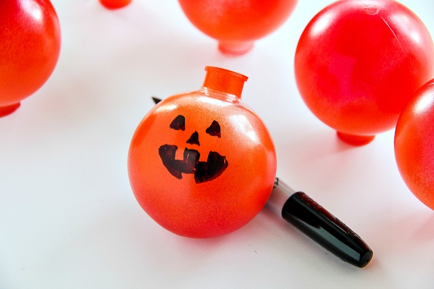 How to Make a Jack O’Lantern Lighted Garland