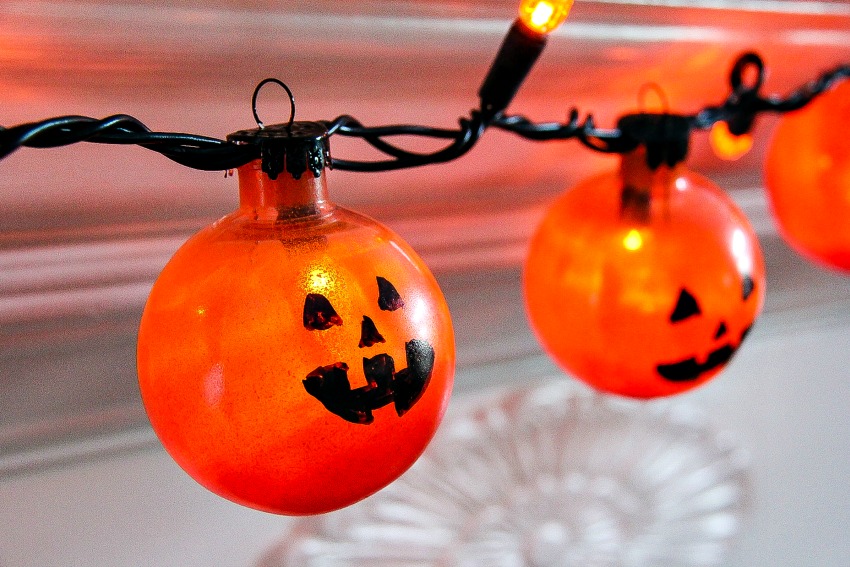 Make a Jack O’Lantern Lighted Garland