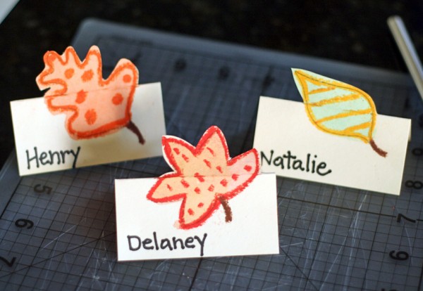 DIY place cards with pop-up autumn leaves