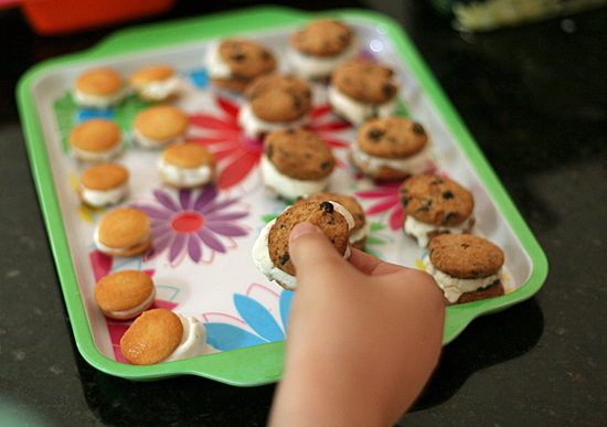 mini-cookie-ice-cream-sandwiches2