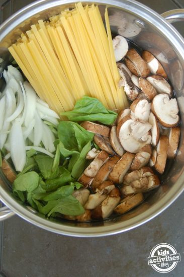 one-pot-pasta-with-mushrooms-and-spinach