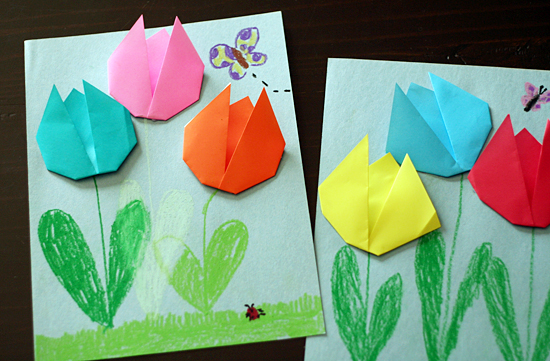 Dos tarjetas decoradas con varios tulipanes de origami
