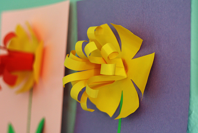 paper-daffodils-center-closeup