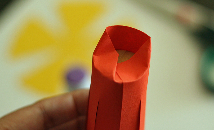paper-daffodils-center-folding