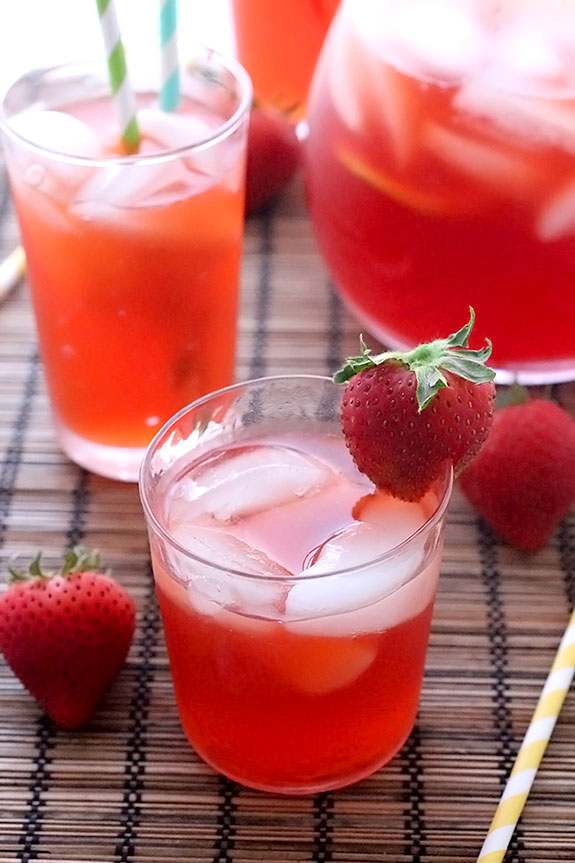 Strawberry Lemonade Iced Tea for Summer Sippin'