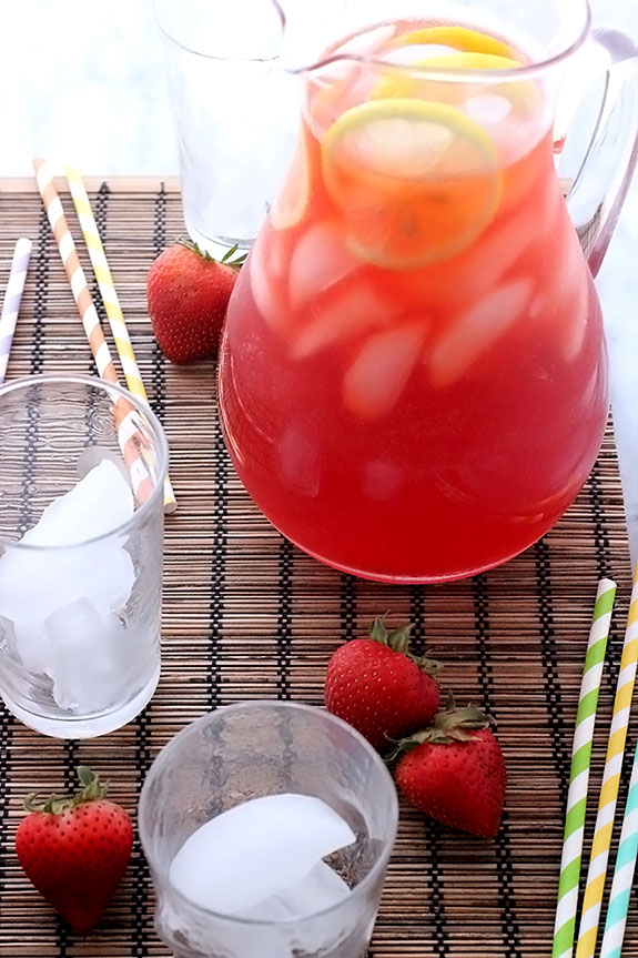 Strawberry Lemonade Iced Tea for Summer Parties
