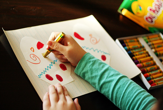 Symmetrical drawing on mittens