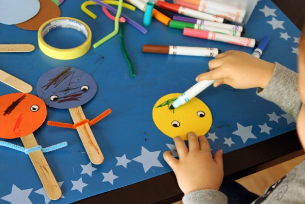 Drawing paper puppet faces