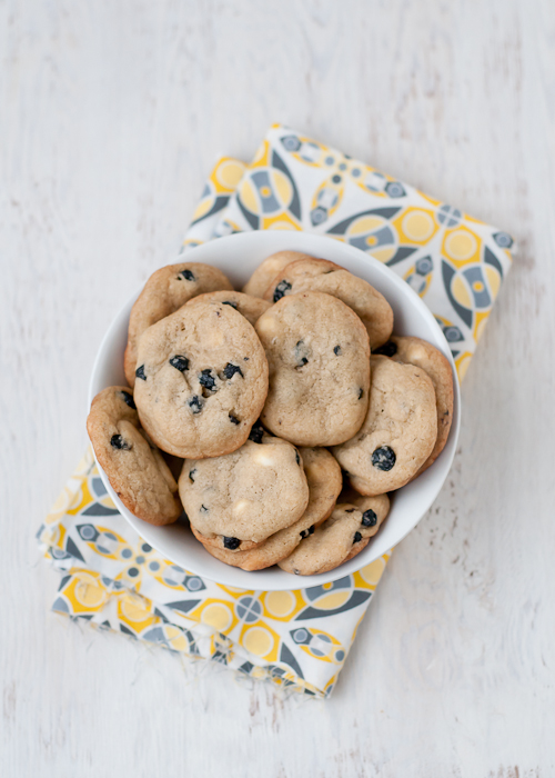 http://www.makeandtakes.com/white-chocolate-popcorn-with-valentine-candies