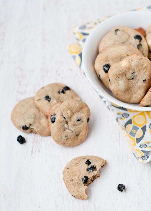 Blueberries and cream cookie bite