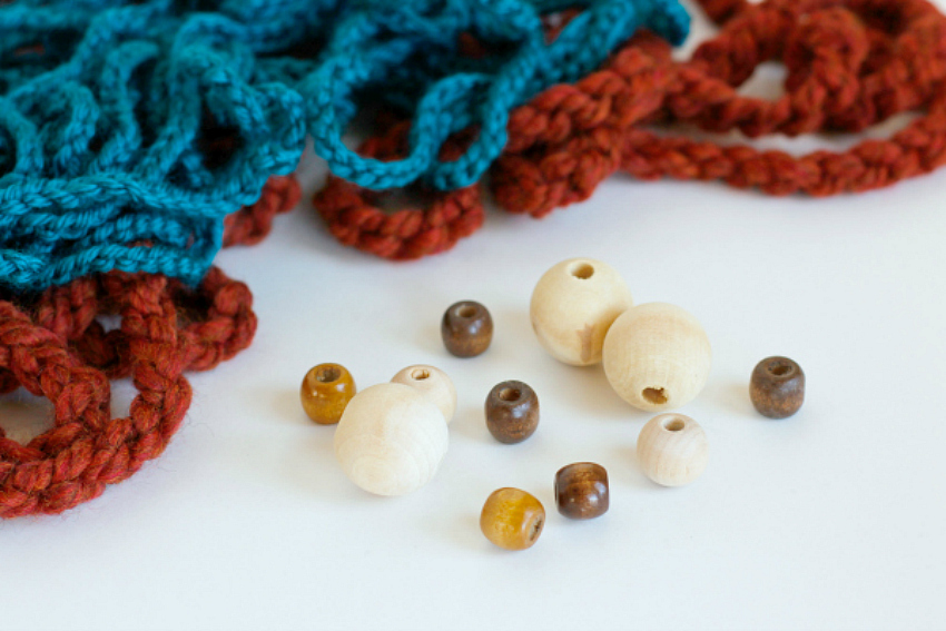 Adding Wooden Beads to Crochet Chain Stitch
