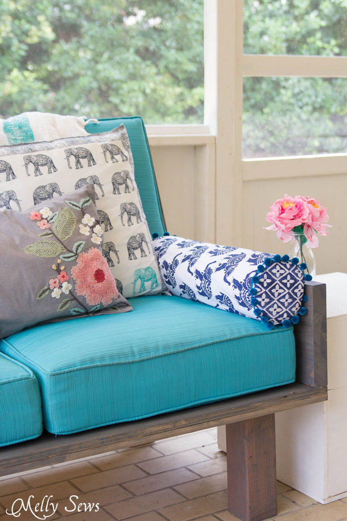 9 Tips for Decorating With Throw Pillows