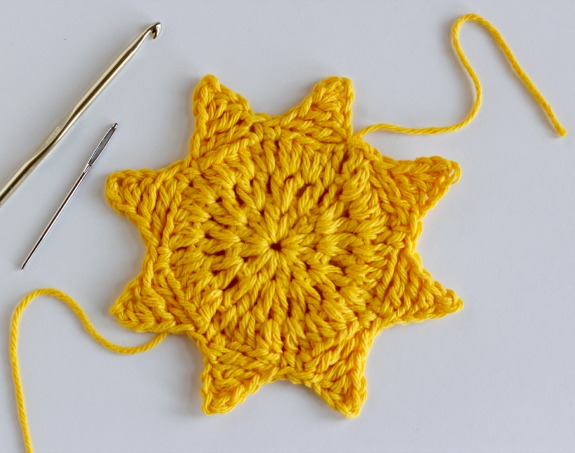 Crochet in the tails for a sun coaster