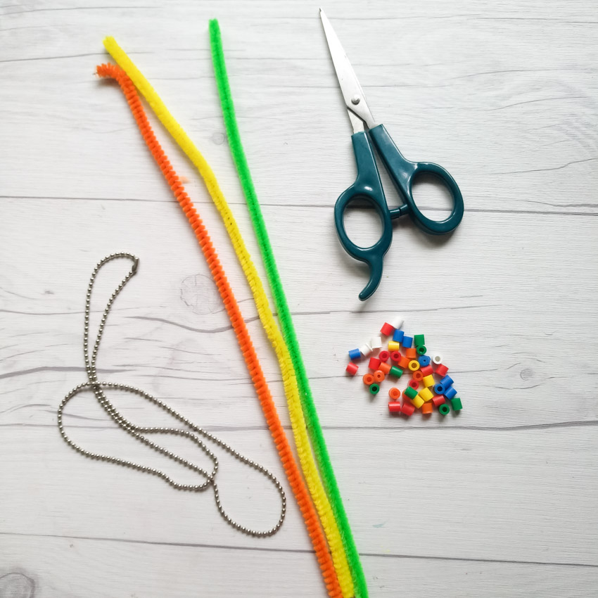 Pipe cleaner necklace 2025