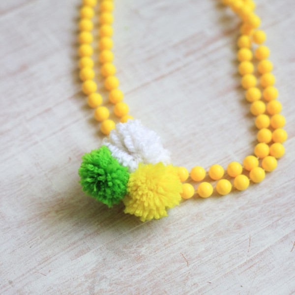 DIY Pom Pom Yarn Necklace