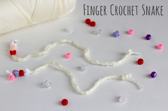 Finger Crochet a Rattle Snake Tutorial @makeandtakes.com #crochetaday