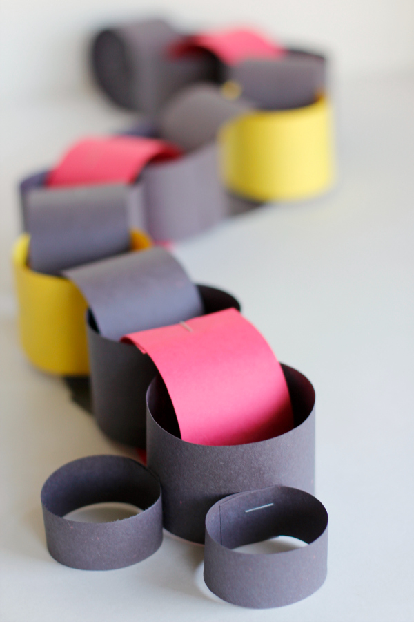 Make a Disney Vacation Paper Chain Countdown Kids Craft