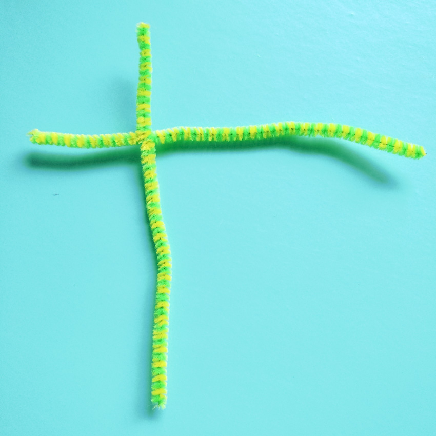 A Simple Pipe Cleaner Craft: Tic Tac Toe! - creative jewish mom