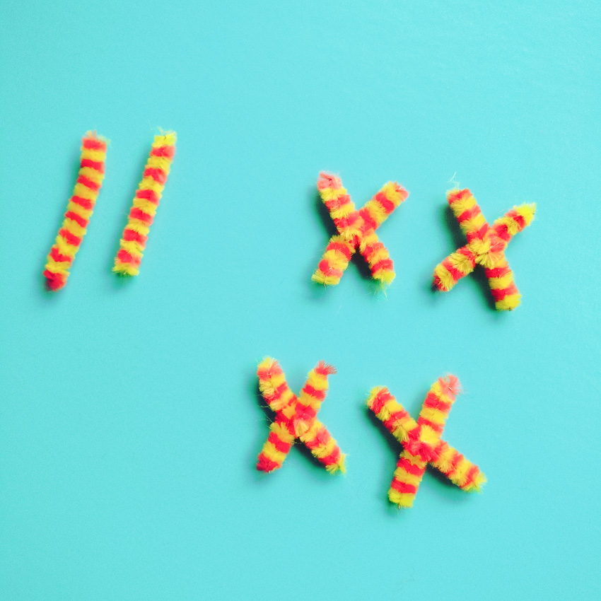 DIY Pipe Cleaner Tic Tac Toe - Make and Takes