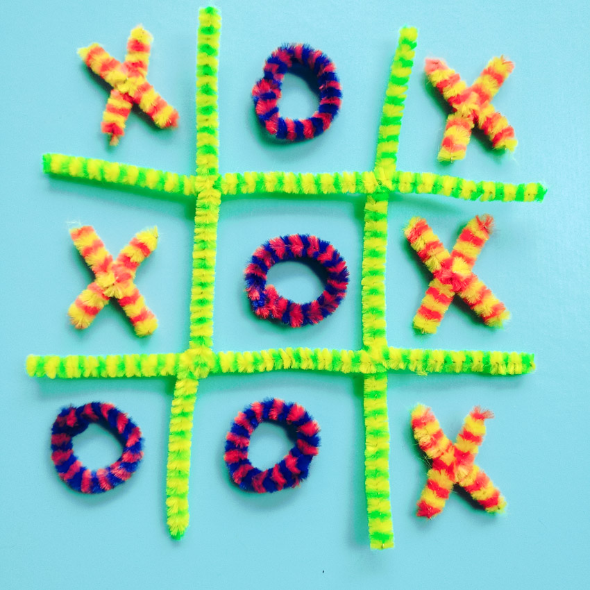 DIY Pipe Cleaner Tic Tac Toe - Make and Takes