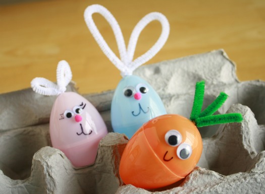 Artisanat de lapin aux œufs de Pâques en plastique