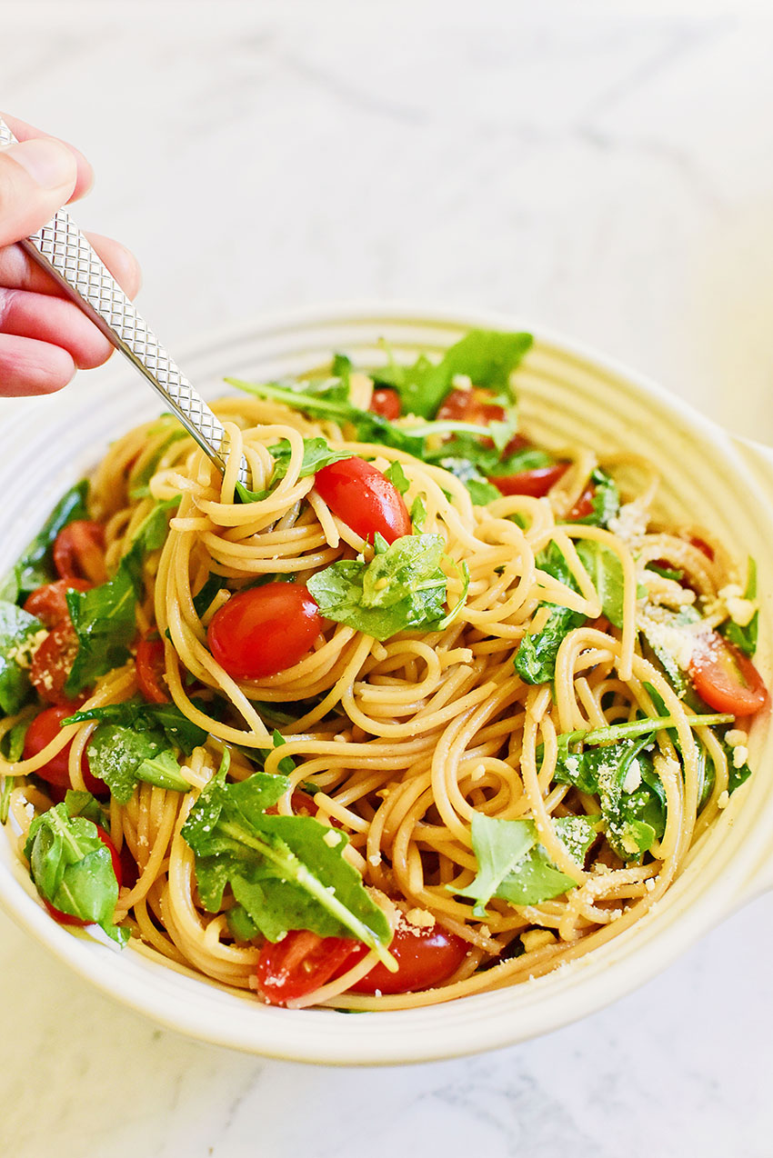 Spaghetti with Tomatoes and Arugula