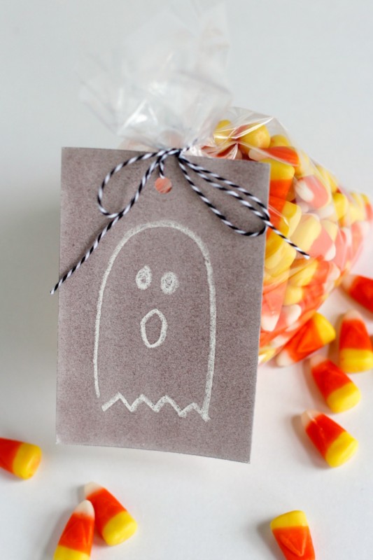 Watercolor Crayon Halloween Gift Tags @makeandtakes.com