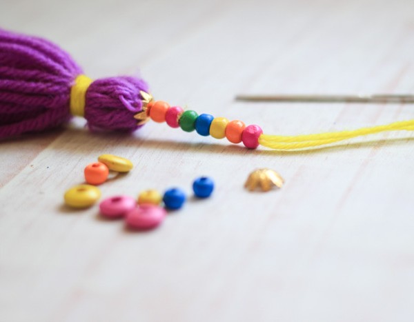 Yarn-Tassell-Keychain-with-Beads