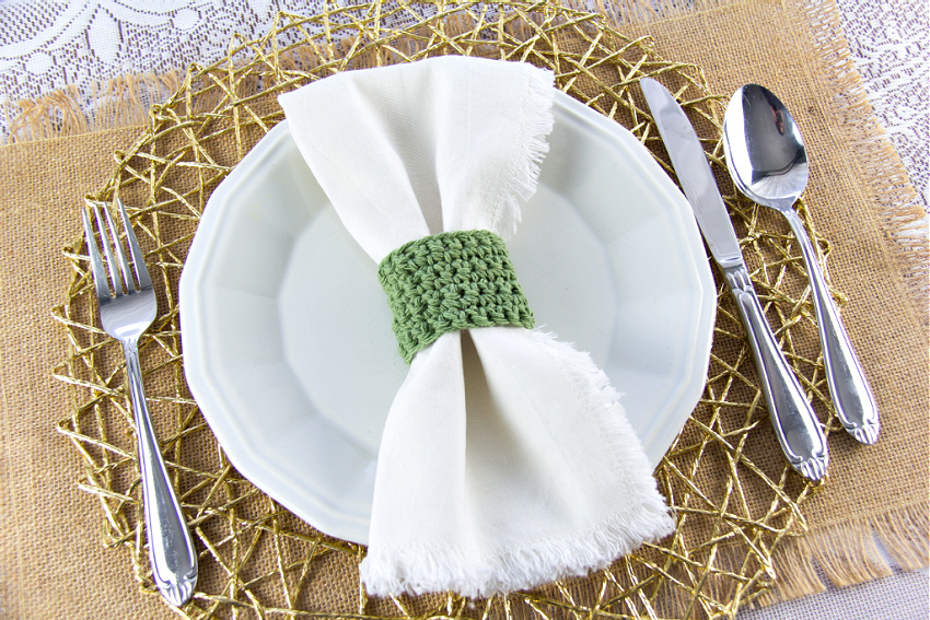 a holiday place setting in green, gold, and white