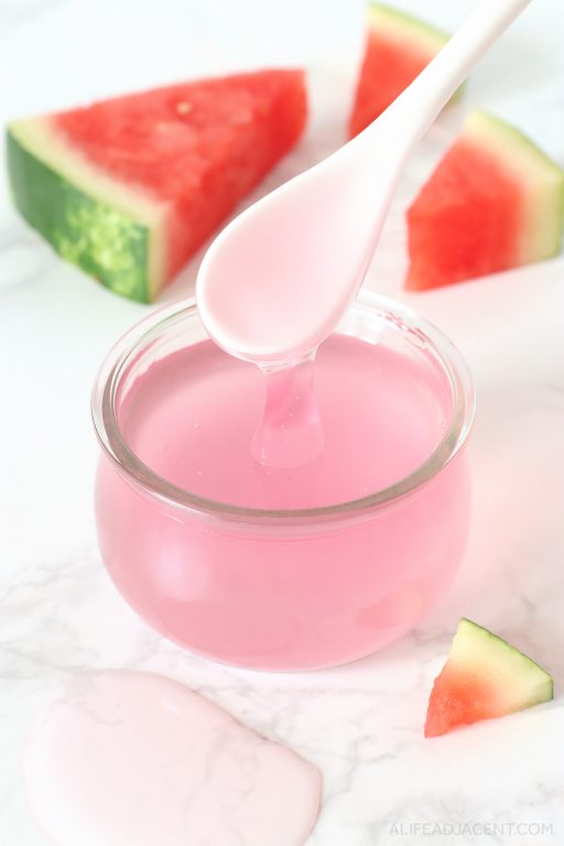 https://www.makeandtakes.com/wp-content/uploads/diy_watermelon-face-mask-512x768-1.jpg