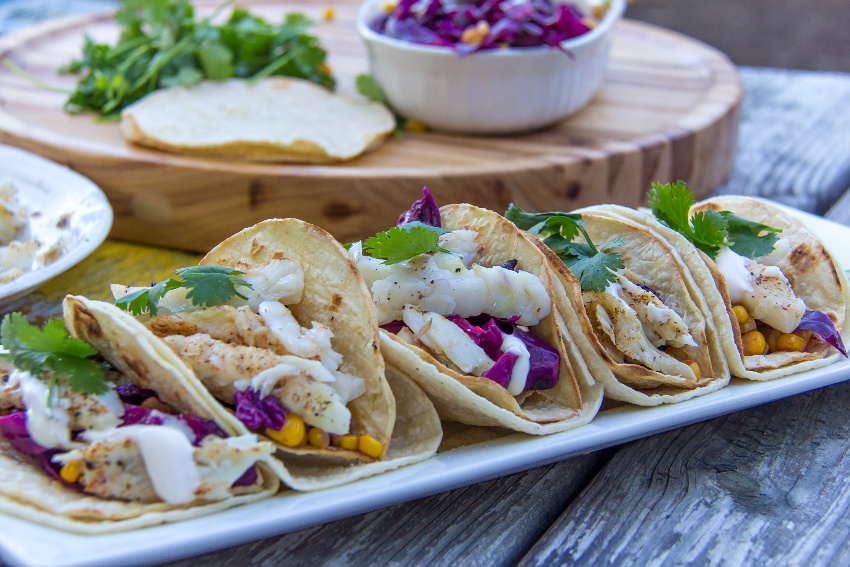 fish tacos with red cabbage slaw