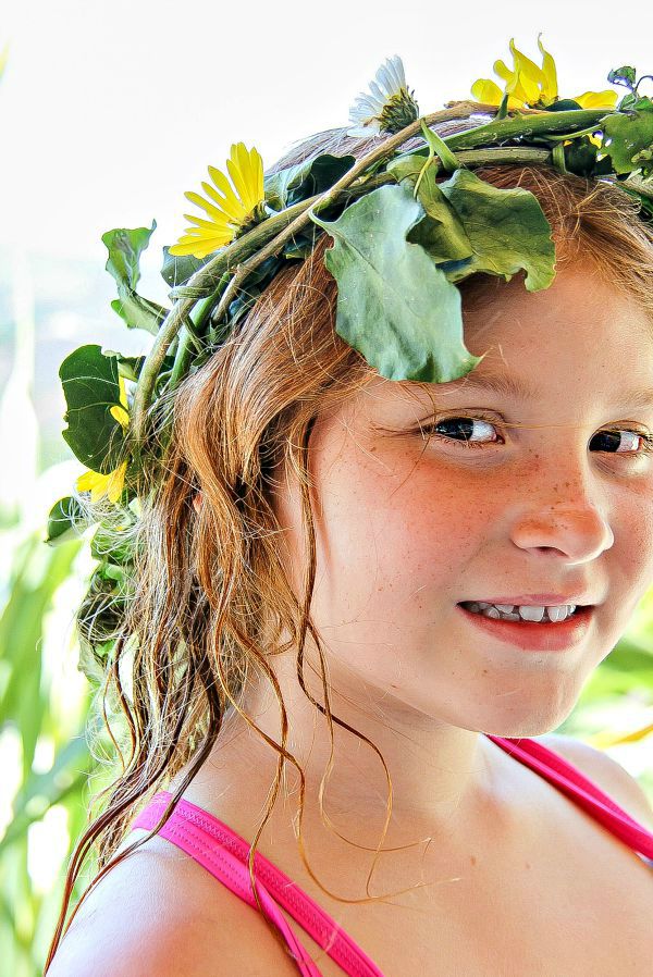 kids activities how to make a floral crown out of flowers and vines