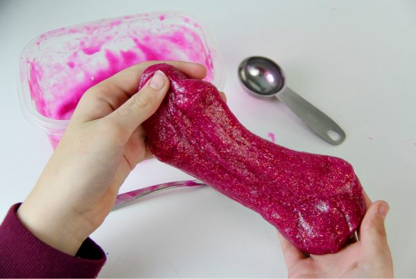 make burgundy glitter slime