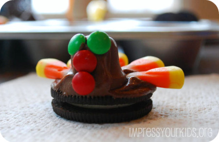 Oreo Cookie Turkeys for Thanksgiving - Make and Takes