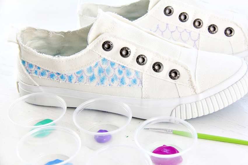 How to Paint Fabric Shoes (with Pictures)  Painted canvas shoes, Hand  painted shoes, Fabric shoes